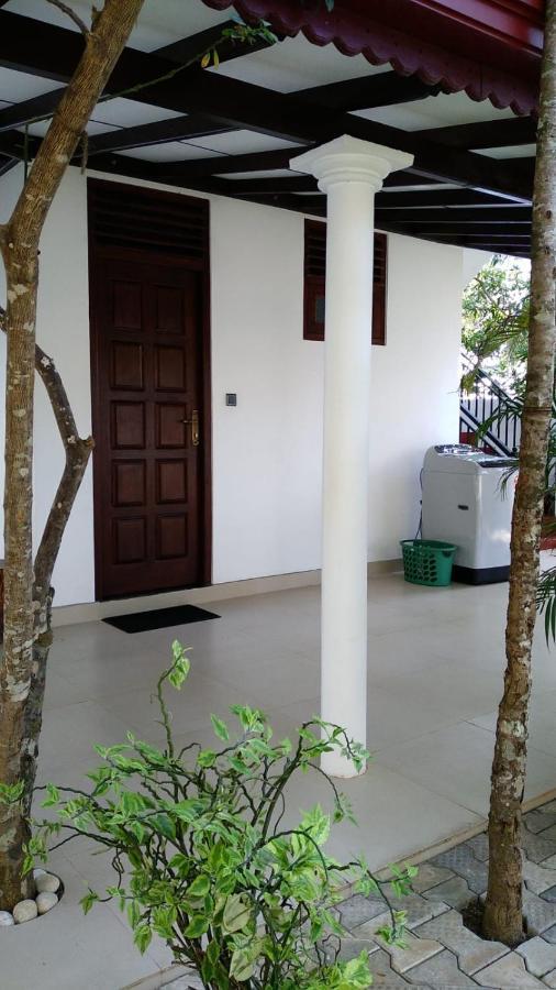 Villa Araliya Хиккадува Экстерьер фото